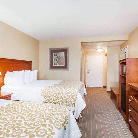 Days Inn By Wyndham Windsor Locks / Bradley Intl Airport Екстер'єр фото