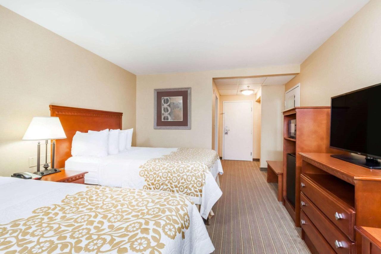 Days Inn By Wyndham Windsor Locks / Bradley Intl Airport Екстер'єр фото