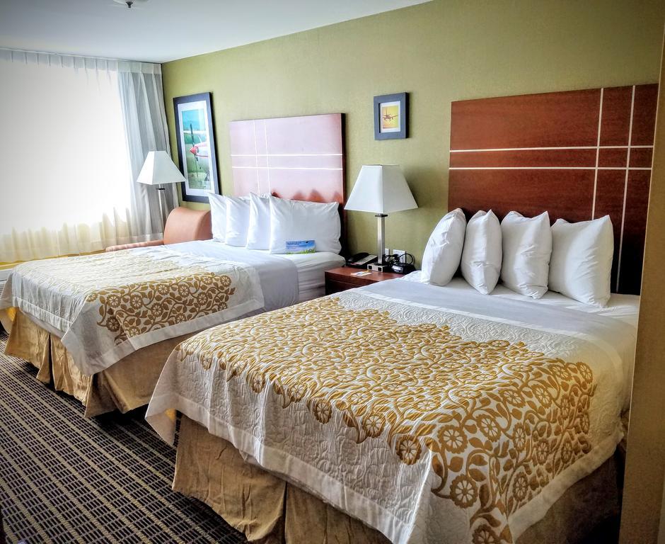 Days Inn By Wyndham Windsor Locks / Bradley Intl Airport Екстер'єр фото