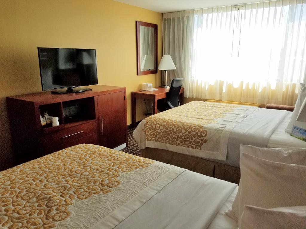 Days Inn By Wyndham Windsor Locks / Bradley Intl Airport Екстер'єр фото