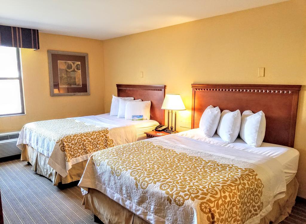 Days Inn By Wyndham Windsor Locks / Bradley Intl Airport Екстер'єр фото