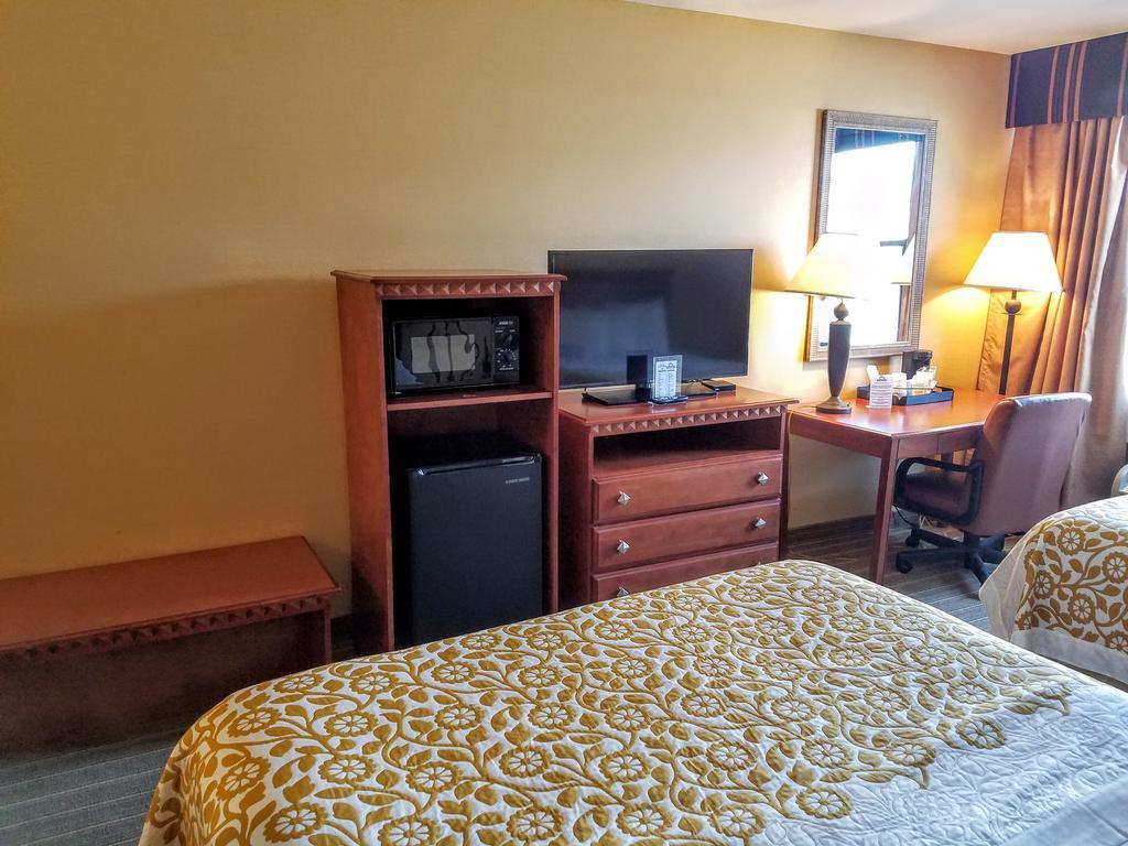 Days Inn By Wyndham Windsor Locks / Bradley Intl Airport Екстер'єр фото