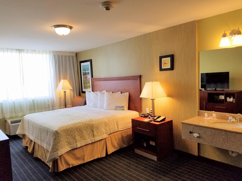 Days Inn By Wyndham Windsor Locks / Bradley Intl Airport Екстер'єр фото