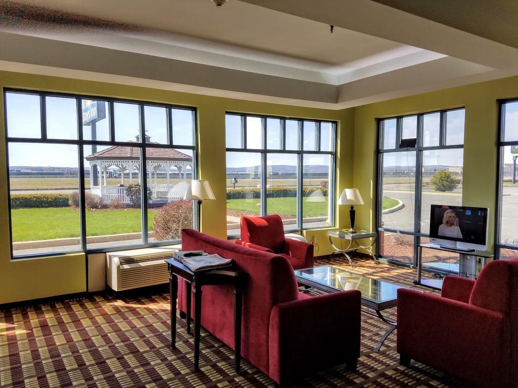 Days Inn By Wyndham Windsor Locks / Bradley Intl Airport Екстер'єр фото