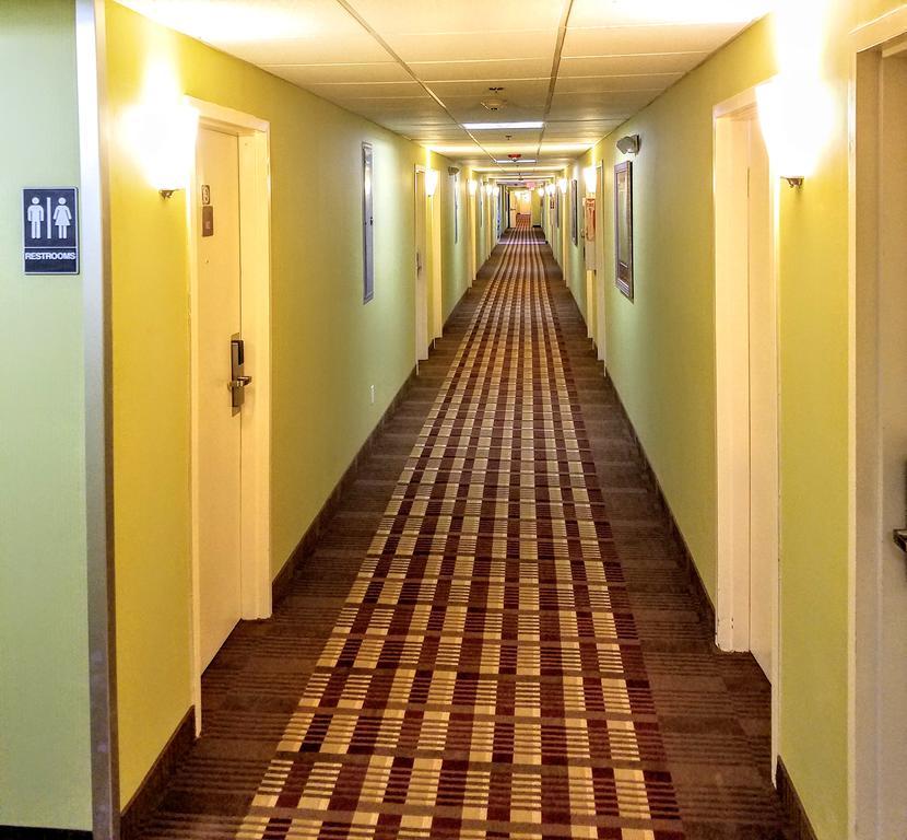 Days Inn By Wyndham Windsor Locks / Bradley Intl Airport Екстер'єр фото