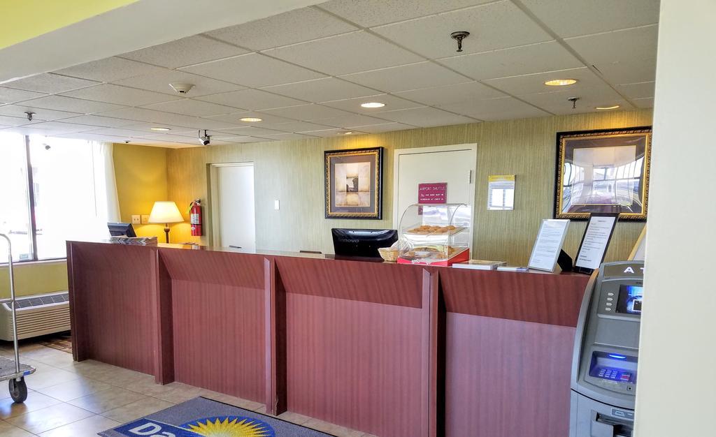 Days Inn By Wyndham Windsor Locks / Bradley Intl Airport Екстер'єр фото