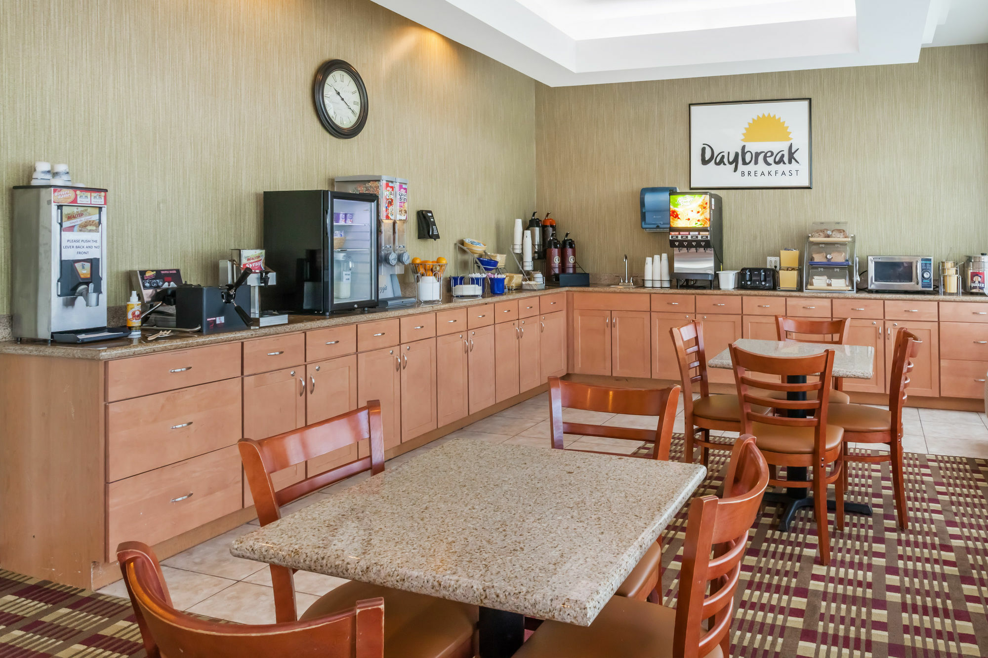 Days Inn By Wyndham Windsor Locks / Bradley Intl Airport Екстер'єр фото