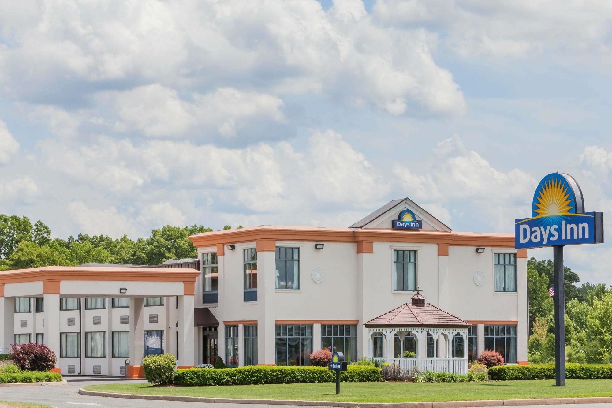 Days Inn By Wyndham Windsor Locks / Bradley Intl Airport Екстер'єр фото