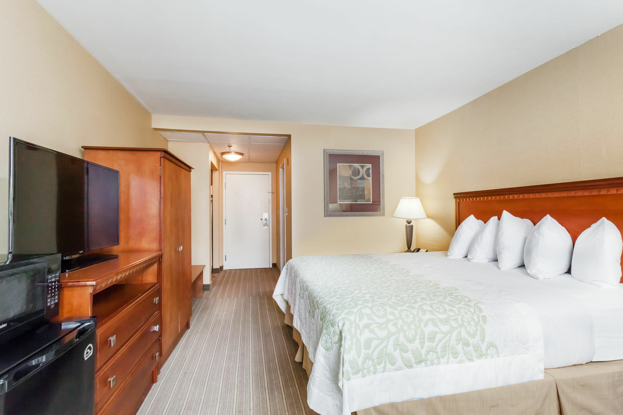 Days Inn By Wyndham Windsor Locks / Bradley Intl Airport Екстер'єр фото